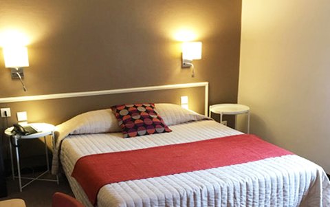 première chambre lit double à l'hôtel du Nord Longwy